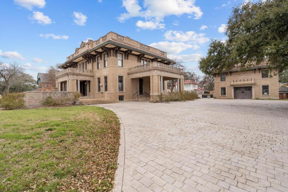 Historic Migel House In Downtown Waco Exterior foto