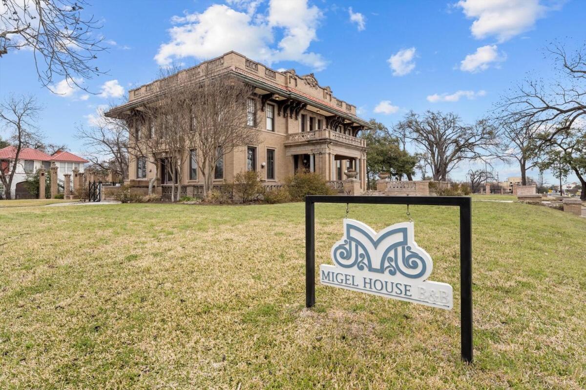 Historic Migel House In Downtown Waco Exterior foto
