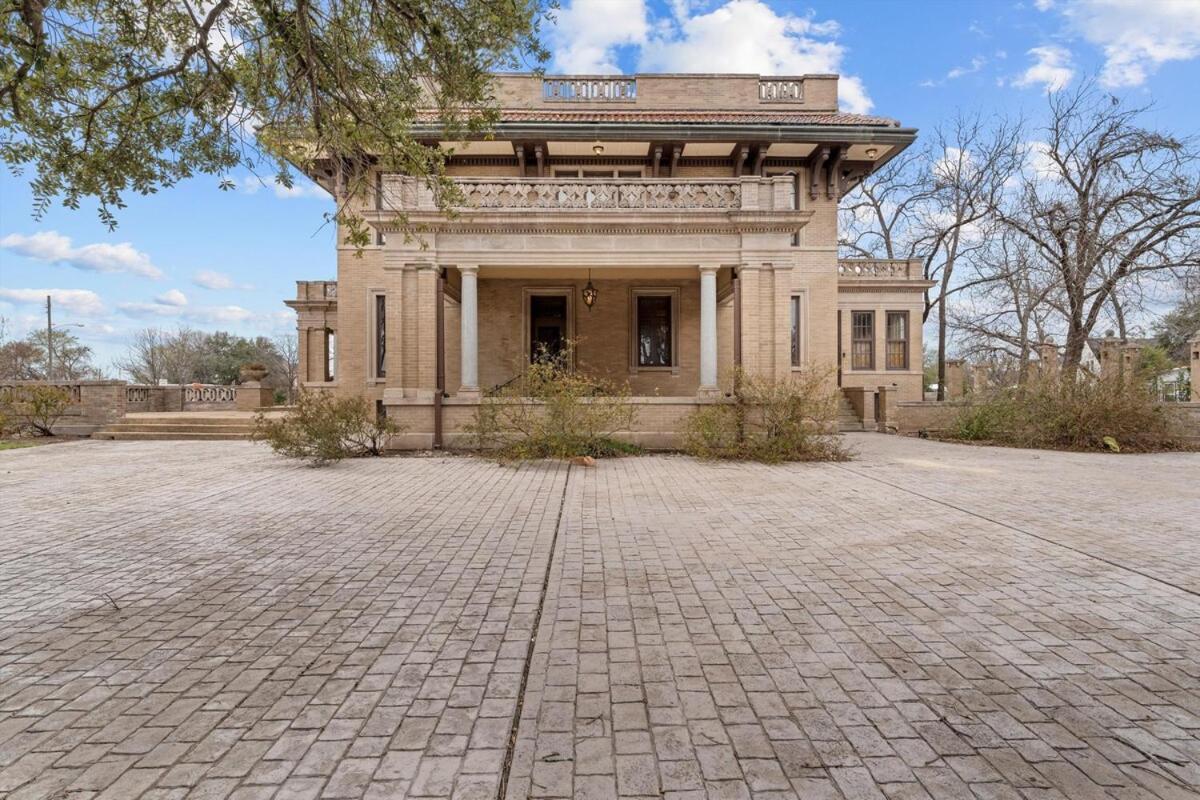 Historic Migel House In Downtown Waco Exterior foto
