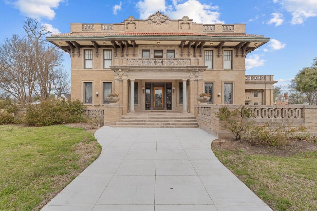 Historic Migel House In Downtown Waco Exterior foto