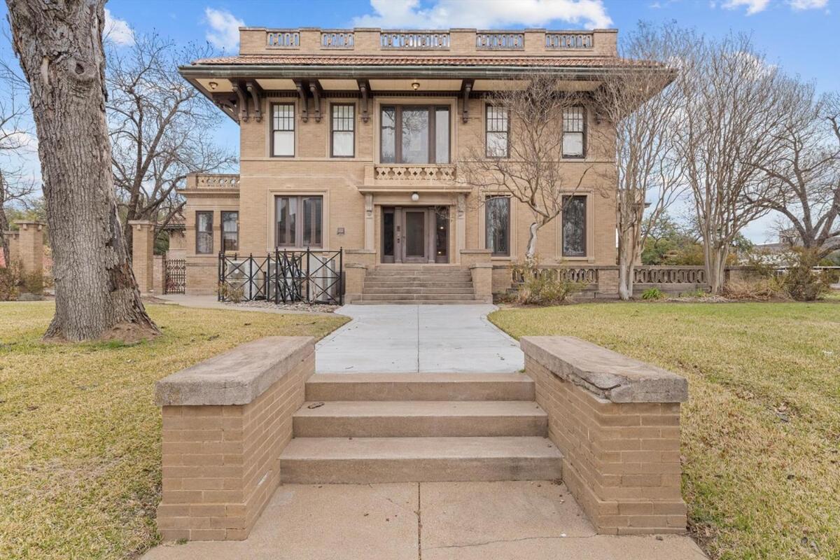 Historic Migel House In Downtown Waco Exterior foto